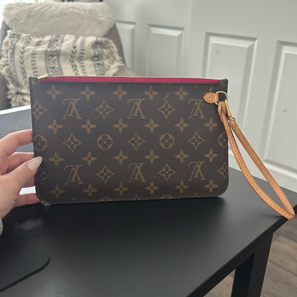 Louis Vuitton Peony Pouchette - Authentic